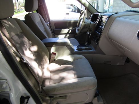 Used 2007 Ford Explorer XLT image 14