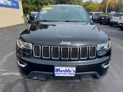 Used 2018 Jeep Grand Cherokee Laredo image 3