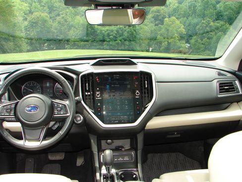 Used 2023 Subaru Ascent Limited 7-Passenger AWD/4WD image 7