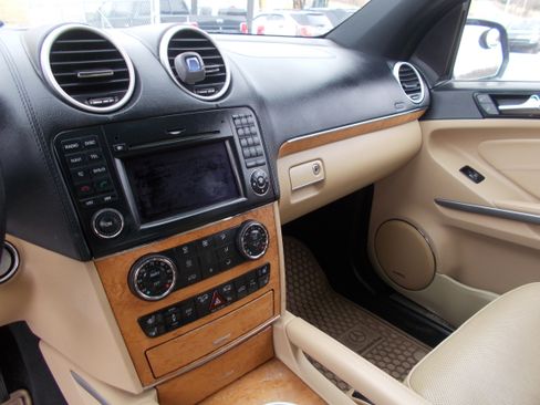 Used 2010 Mercedes-Benz GL 550 image 8