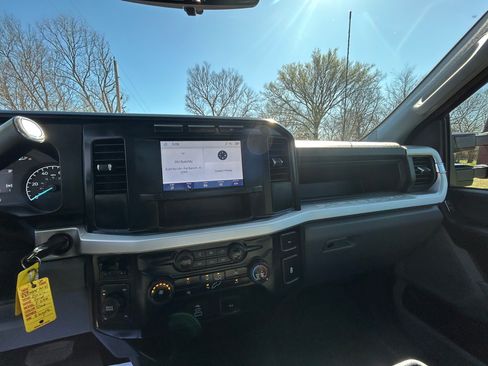 Used 2024 Ford F250 XL image 22