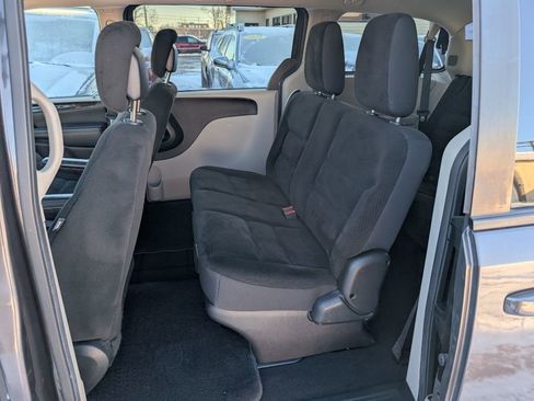 Used 2017 Dodge Grand Caravan SE image 7
