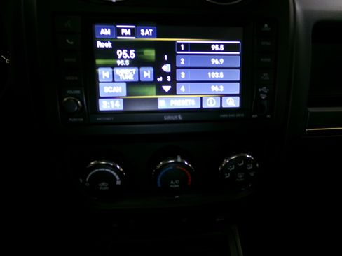 Used 2014 Jeep Patriot Latitude image 18