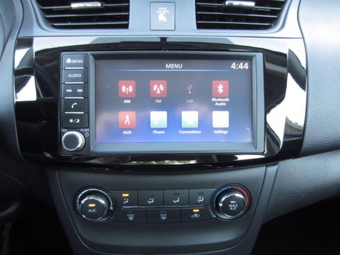 Used 2019 Nissan Sentra S w/ Electronics Package FWD image 5