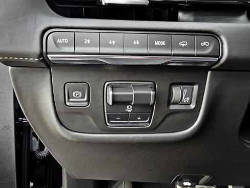 Used 2022 Cadillac Escalade ESV 4WD Sport Platinum image 22