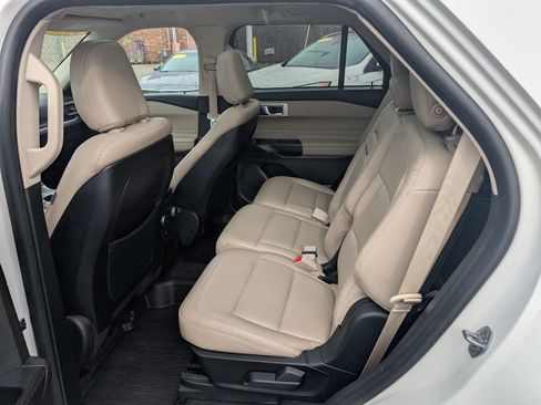 Used 2020 Ford Explorer XLT image 8