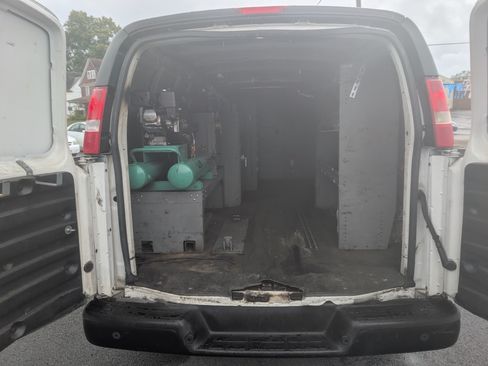 Used 2015 Chevrolet Express 3500 image 8