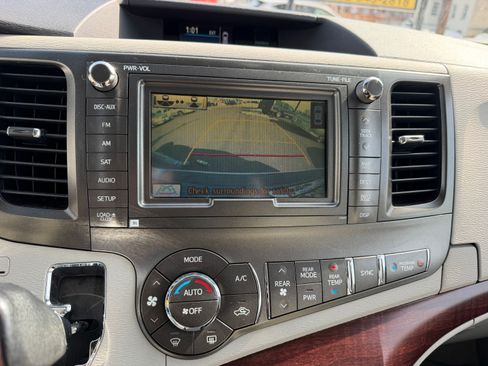 Used 2011 Toyota Sienna XLE image 10