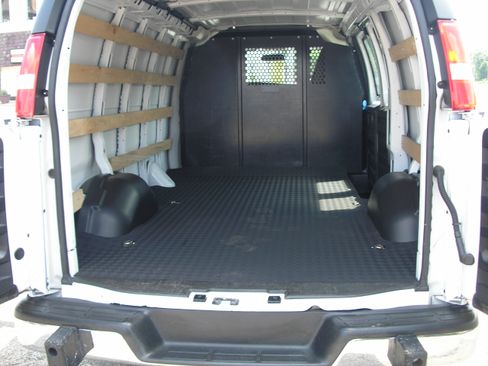 Used 2023 GMC Savana 2500 image 5