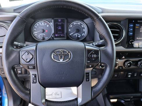 Used 2018 Toyota Tacoma TRD Sport image 24