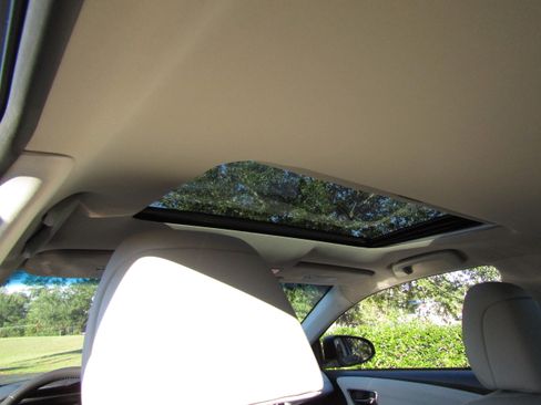 Used 2016 Toyota Avalon XLE Premium image 13