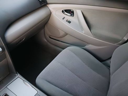 Used 2011 Toyota Camry LE image 16