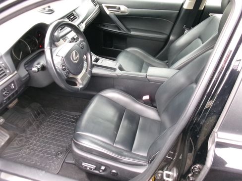 Used 2014 Lexus CT 200h image 6