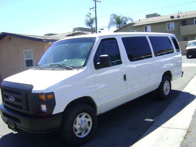 Used 2008 Ford E-350 and Econoline 350 Extended Wagon Super Duty RWD image 4