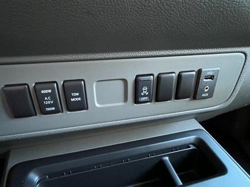 Used 2021 Nissan NV 2500 SV image 25