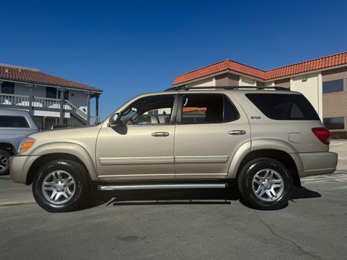 Used 2005 Toyota Sequoia SR5 image 3