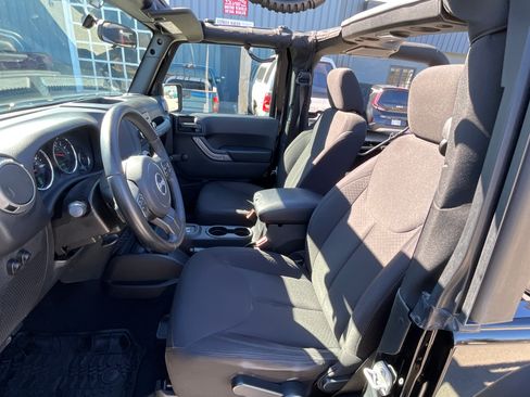 Used 2016 Jeep Wrangler Sport AWD/4WD image 9