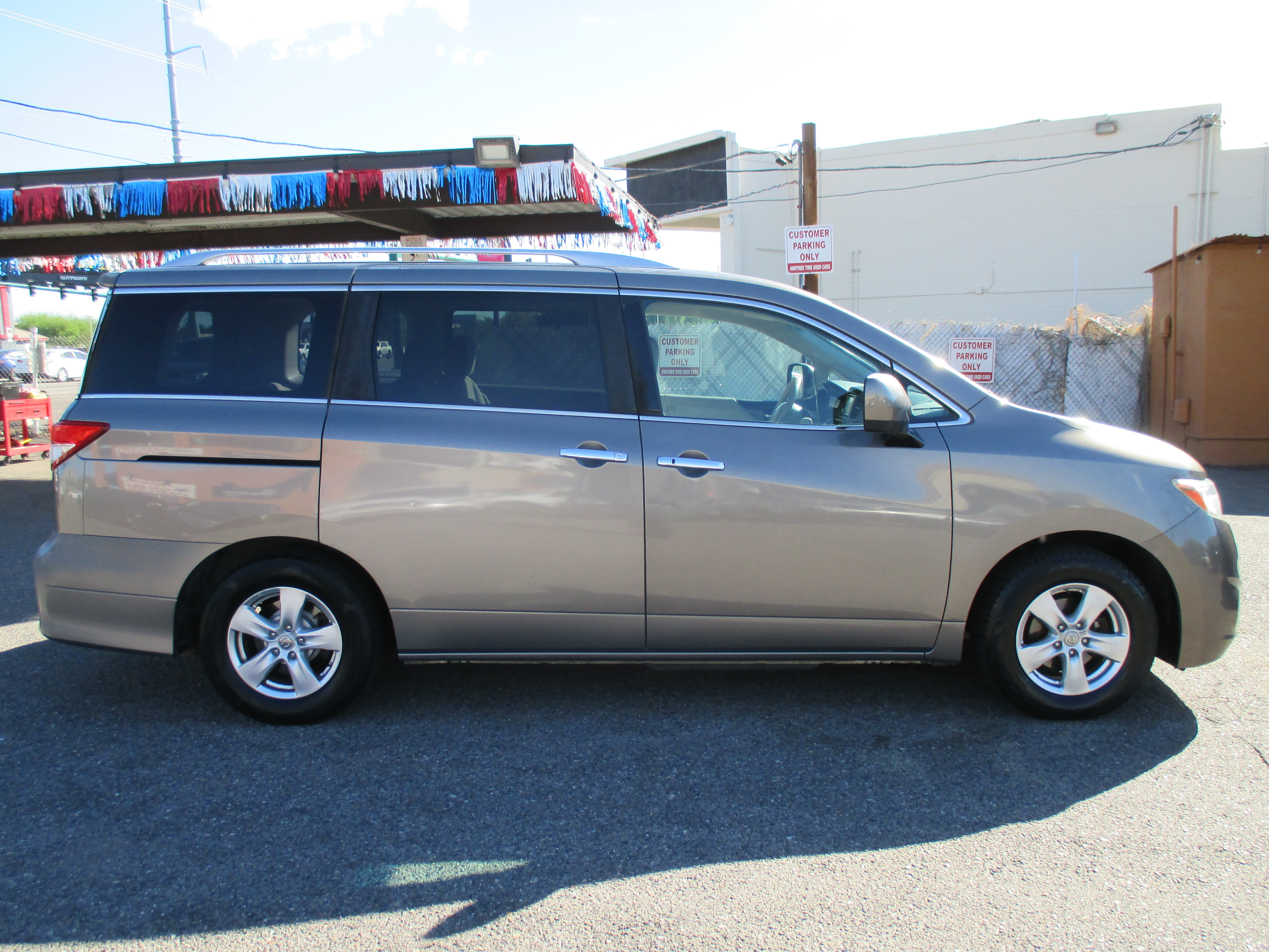 Used 2016 Nissan Quest SV Minivan 4D FWD image 1