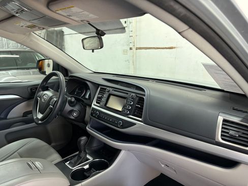 Used 2014 Toyota Highlander FWD LE V6 image 17