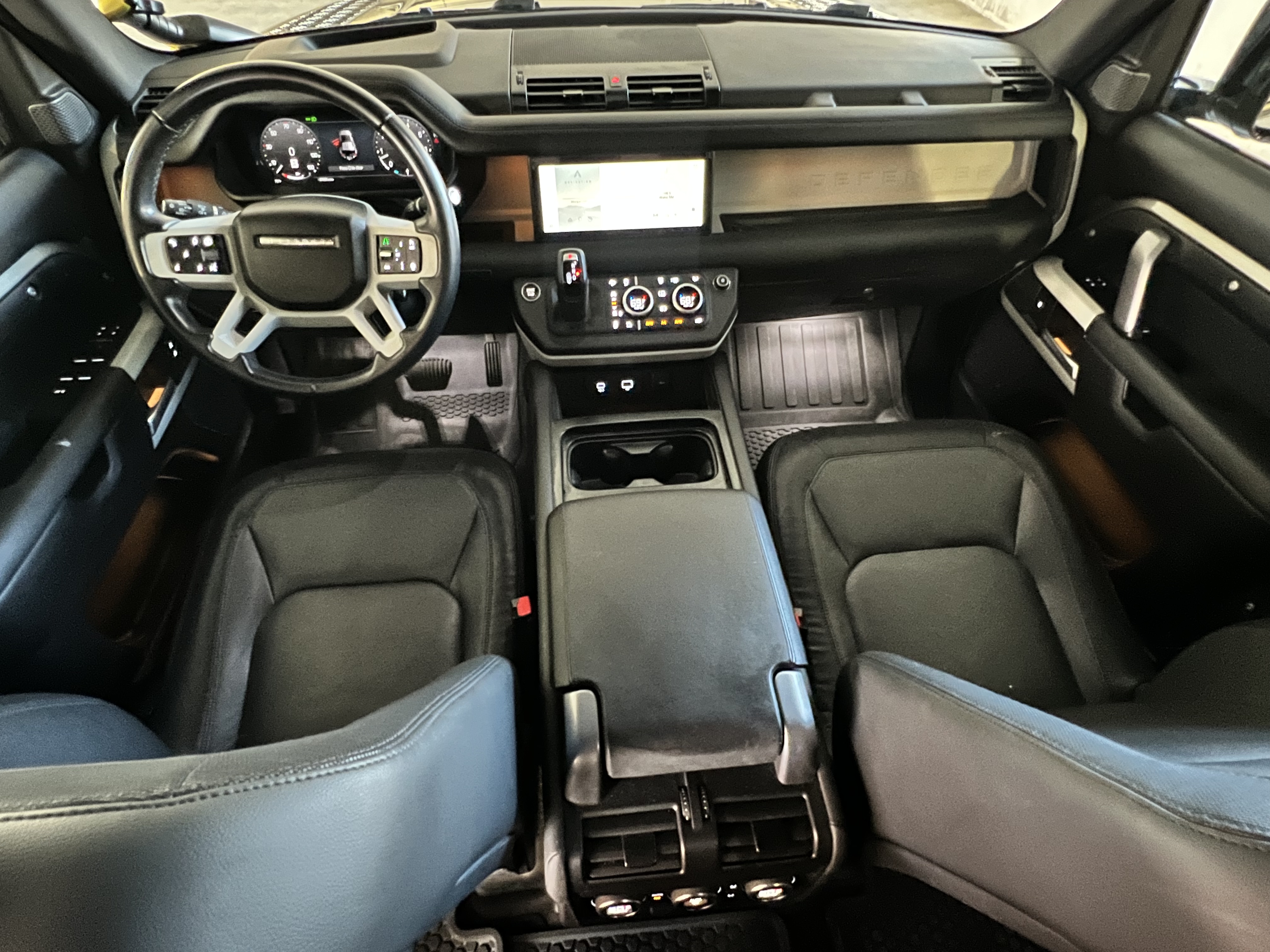 Used 2024 Land Rover Defender 110 X-Dynamic SE AWD/4WD image 13