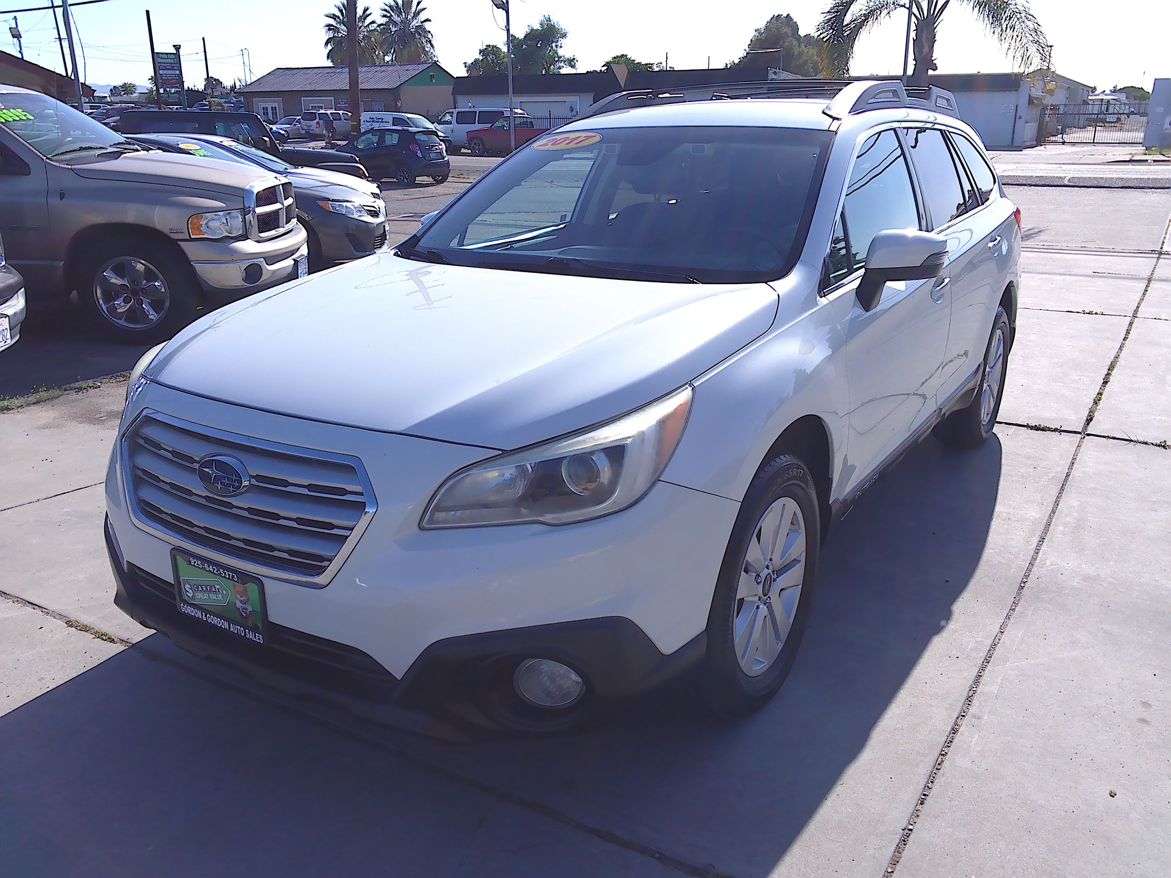 Used 2017 Subaru Outback 2.5i Premium AWD/4WD image 2