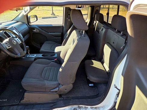 Used 2021 Nissan Frontier SV image 12
