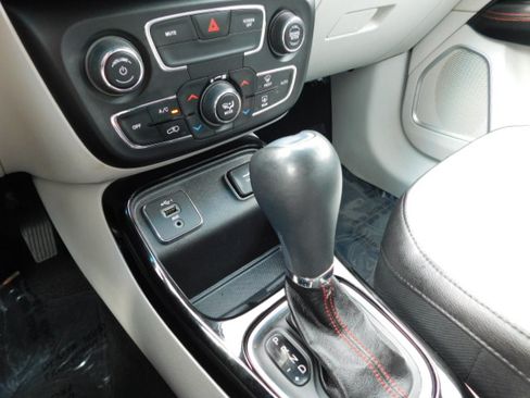 Used 2020 Jeep Compass Limited image 17