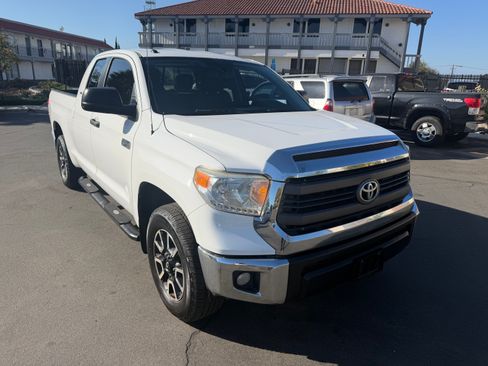 Used 2015 Toyota Tundra w/ TRD Off-Road Package AWD/4WD image 14