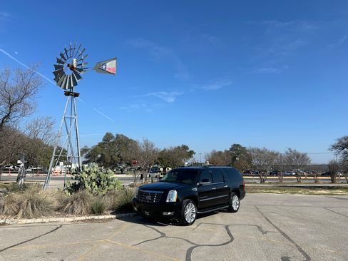 Used 2013 Cadillac Escalade ESV Premium image 1