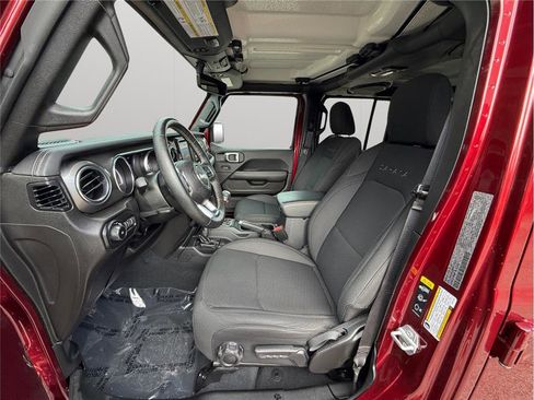 Used 2022 Jeep Wrangler Unlimited Sahara image 2