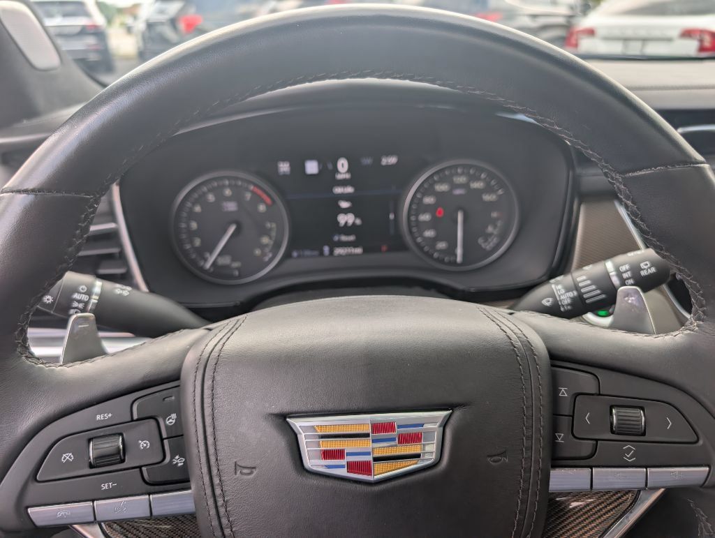 Used 2024 Cadillac XT6 AWD Sport image 11