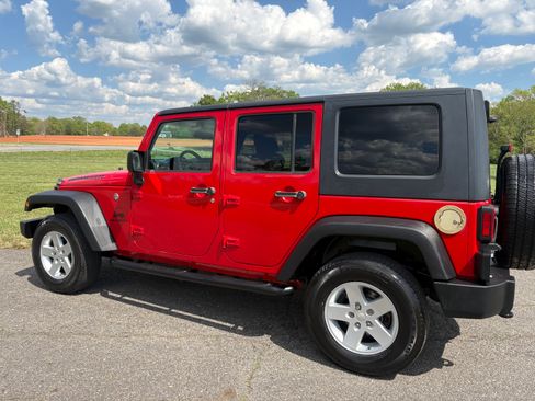 Used 2009 Jeep Wrangler Unlimited X image 2