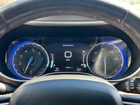 Used 2020 Chrysler Pacifica Touring-L Plus image 11