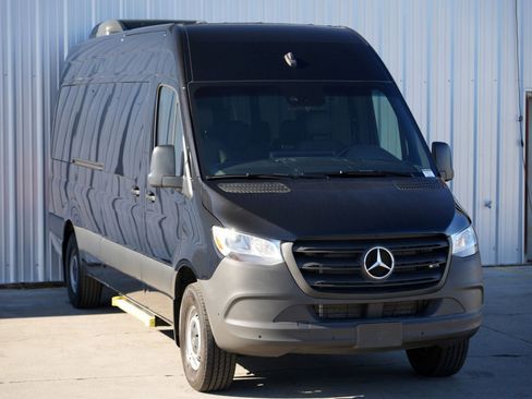 Used 2023 Mercedes-Benz Sprinter 2500 image 50