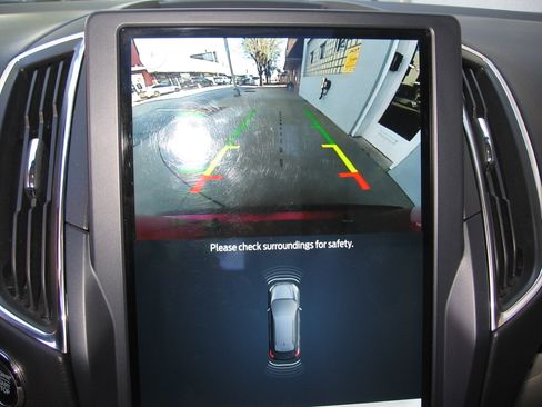 Used 2023 Ford Edge Titanium image 14