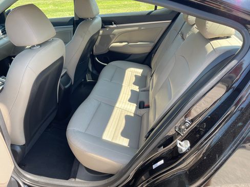 Used 2019 Hyundai Elantra Limited image 12