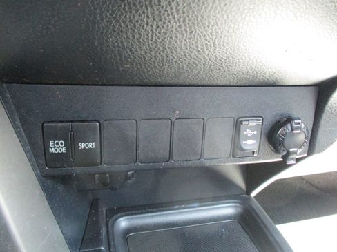 Used 2014 Toyota RAV4 AWD LE image 44