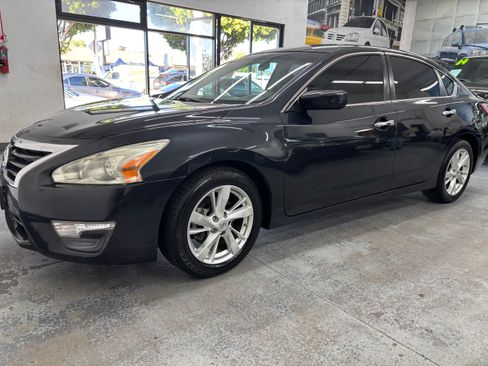 Used 2013 Nissan Altima 2.5 SV image 2