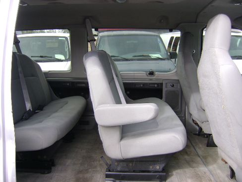 Used 2014 Ford E-350 and Econoline 350 XLT image 11