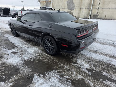 Used 2019 Dodge Challenger SXT image 7