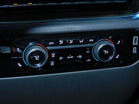 Used 2023 Chevrolet Silverado 1500 LT image 3