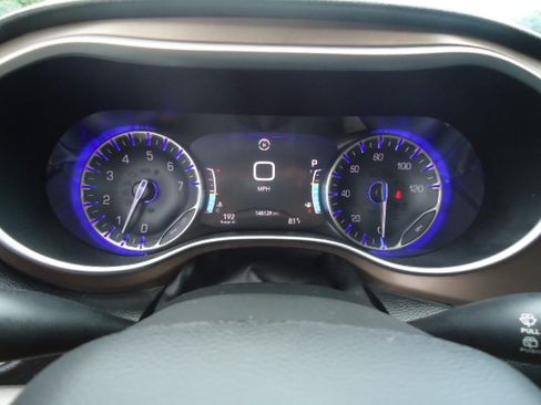Used 2017 Chrysler Pacifica Touring-L Plus FWD image 16