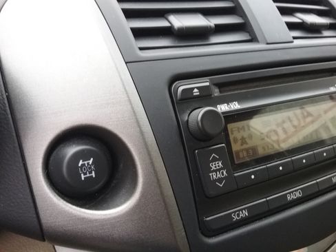 Used 2012 Toyota RAV4 image 25