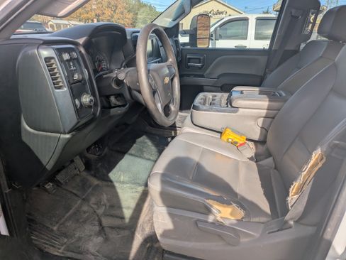 Used 2017 Chevrolet Silverado 3500 W/T image 4