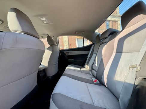 Used 2018 Toyota Corolla image 12