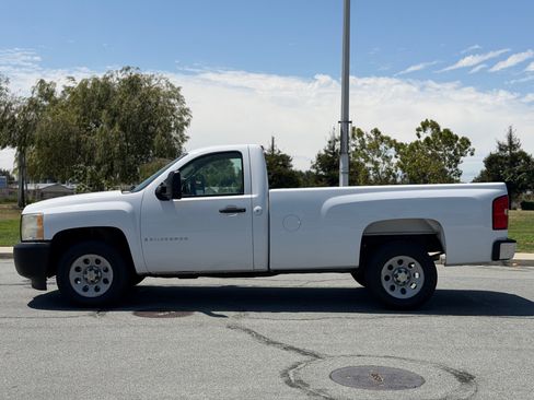 Used 2008 Chevrolet Silverado 1500 2WD Regular Cab image 2
