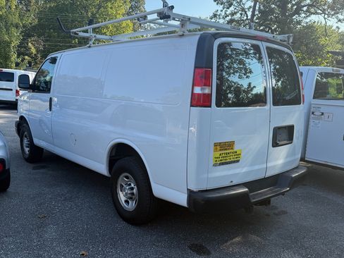 Used 2021 Chevrolet Express 2500 image 2