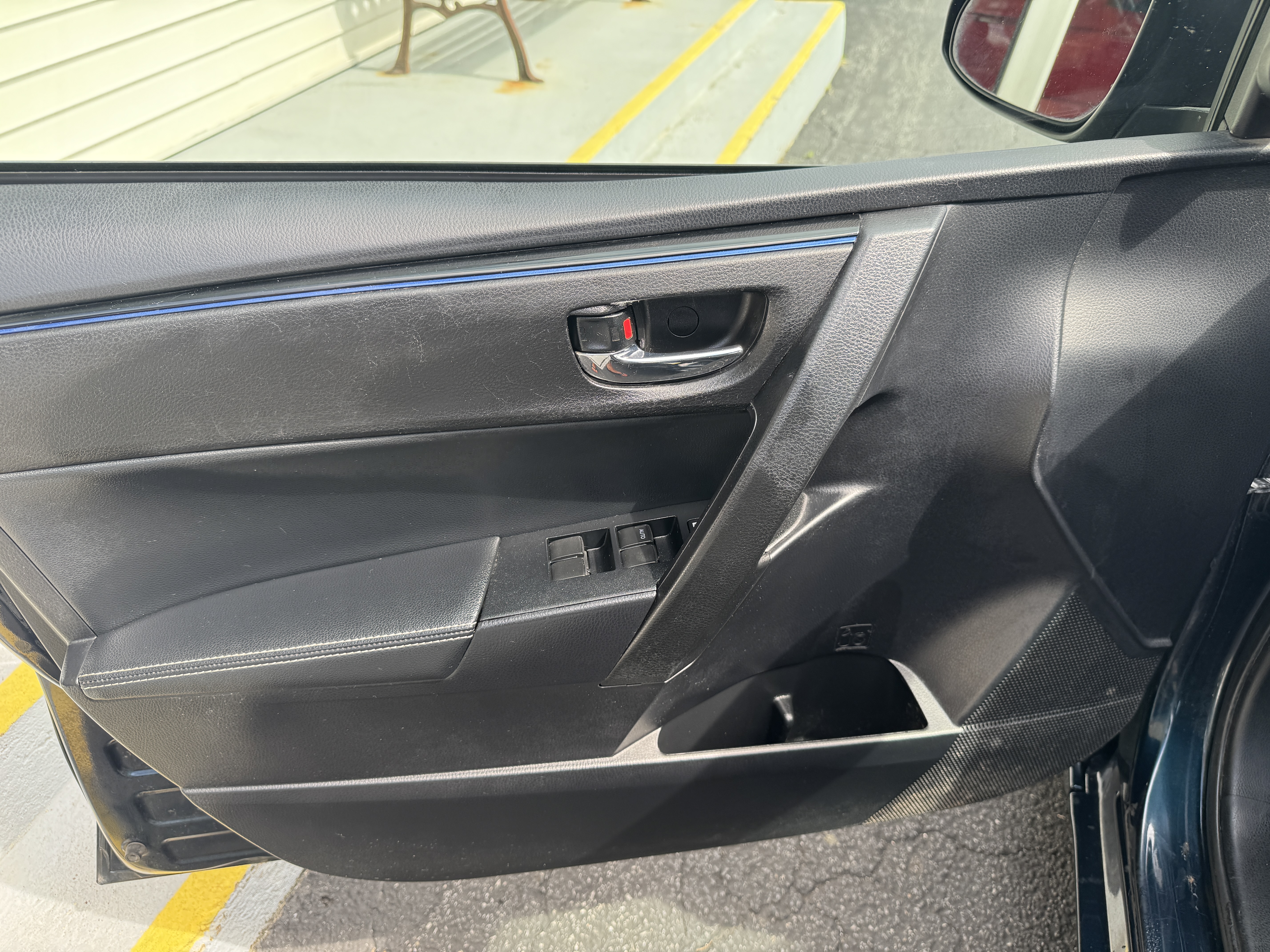 Used 2017 Toyota Corolla SE FWD image 9