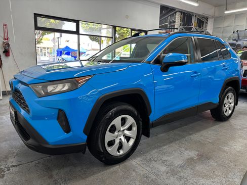 Used 2019 Toyota RAV4 LE image 1