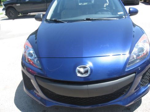 Used 2012 MAZDA MAZDA3 i Touring Hatchback FWD image 2